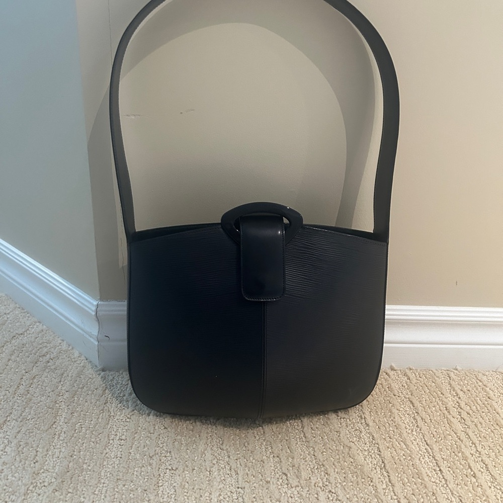 Épi leather Louis Vuitton Reverie Bag